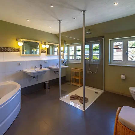 Gutshofhaeuser - Haushaelfte 1 Sellin (Rugen)