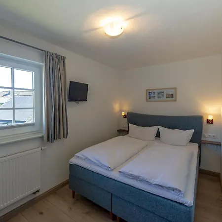 Gutshofhaeuser - Haushaelfte 1 * Sellin (Rugen)