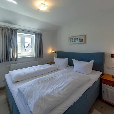 Gutshofhaeuser - Haushaelfte 1 * Sellin (Rugen)