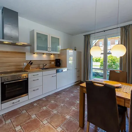 Gutshofhaeuser - Haushaelfte 1 * Sellin (Rugen)