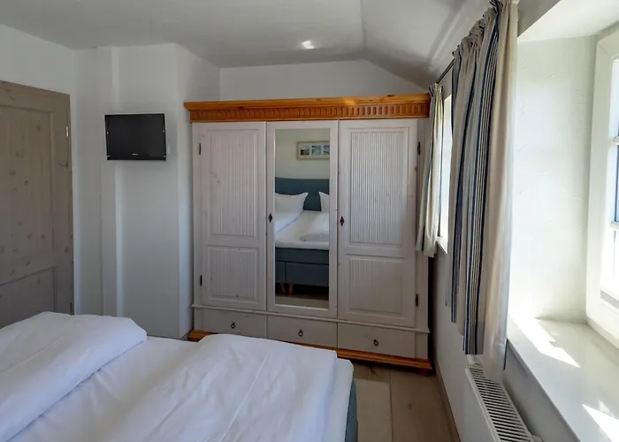 Gutshofhaeuser - Haushaelfte 1 ゼリン