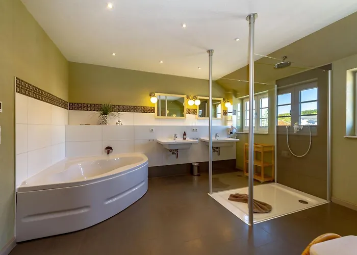 Gutshofhaeuser - Haushaelfte 1 *