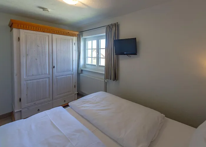 Gutshofhaeuser - Haushaelfte 1