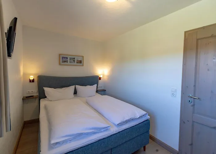 Gutshofhaeuser - Haushaelfte 1 *