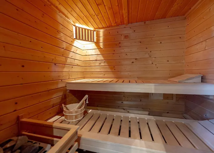 Gutshofhaeuser - Haushaelfte 1 ゼリン