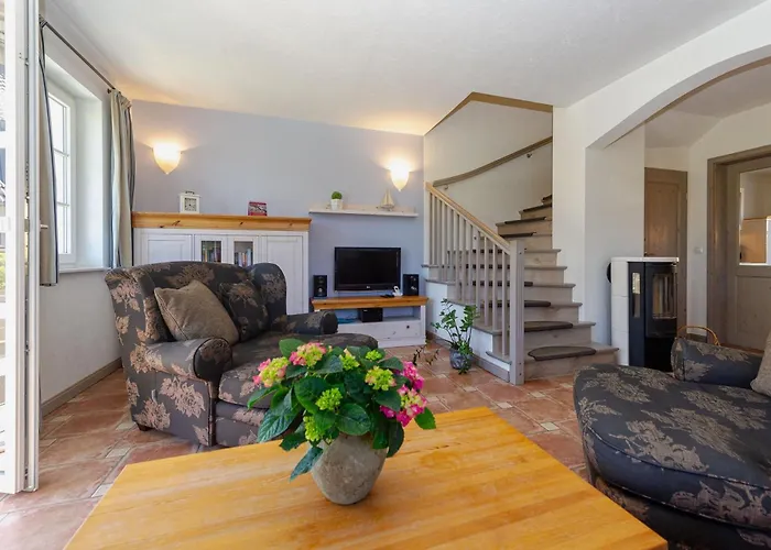 別荘 Gutshofhaeuser - Haushaelfte 1 *